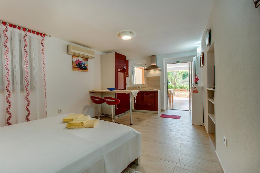Apartments Leila Mali Losinj Exterior photo